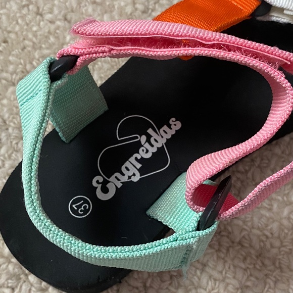 Colorful Waterproof Sandals - Picture 4 of 4